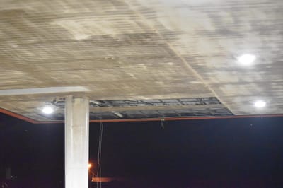 En la gasolinera Delta, en Quepos, una parte del techo se desprendió. CRH/Valeria Salazar
