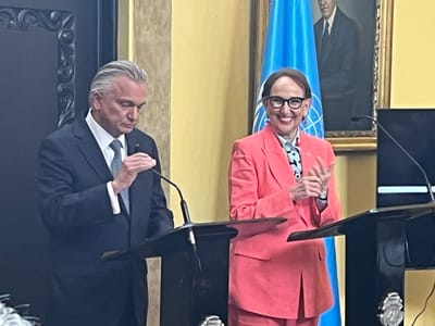 Arnoldo André Tinoco, ministro de Relaciones Exteriores, junto a Rebeca Grynspan, exvicepresidenta de la República entre 1994 y 1998. CRH/Carlos Mora