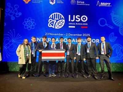 De izquierda a derecha: Kattia Bermúdez Campos, Ignacio Camacho Redondo, Mauricio Chaverri Trelles, Santiago Bulgarelli Rivera, Gabriel Herrera Barrantes, Matías Andino Castellano, Rafael Sancho Dive, Kenneth Castillo Rodríguez y Randall Syedd León. Crédito: Universidad Nacional (UNA)