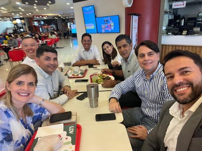 Marta Esquivel, candidata a diputada por el PPSO, con parte de la cúpula de la campaña presidencial de Laura Fernández Delgado, quien también figura en la imagen. CRH