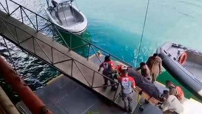 El herido fue rescatado por una fragata estadounidense y entregado a autoridades costarricenses. Foto: Cruz Roja