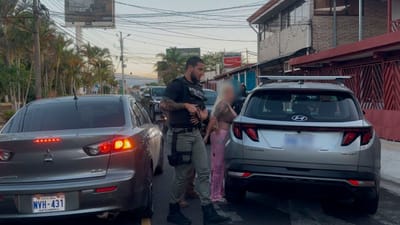 La mujer fue detenida en vía pública frente a un equipo de CR Hoy.