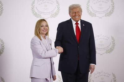 Trump sorprende al elogiar a Meloni antes del encuentro de la OTAN .AFP