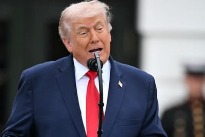 Trump asegura que Irán pidió una reunión en Catar.