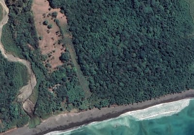 Supuesta pista clandestina en Puerto Jiménez que fue usada por el grupo criminal.