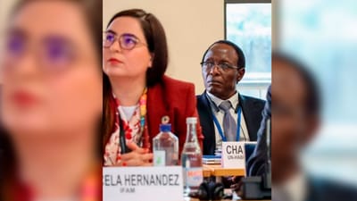 Maricela Hernández participando en el foro de Nairobi, Kenia.