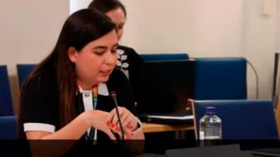 Maricela Hernández participando en el foro de Nairobi, Kenia.