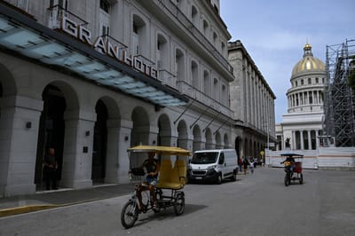 Cuba restablece progresivamente su red eléctrica tras un apagón nacional.