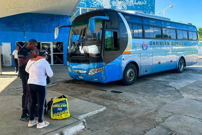 Entraron en vigor nuevas restricciones al transporte interprovincial en Cuba. AFP