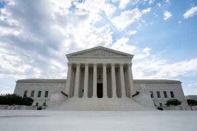 Corte Suprema de EE. UU. da respaldo a Trump en política migratoria