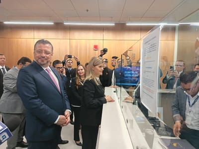 Laura Fernández, presidenta de la República, y Rodrigo Chaves, presentaron los proyectos el 14 de junio. CRH