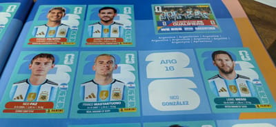 Aunque Lionel Messi sigue siendo uno de los futbolistas más buscados por los coleccionistas, su postal no es la más cara del álbum. Además, Panini restringe los pedidos que incluyan únicamente a él, Cristiano Ronaldo y otras figuritas de alta demanda.