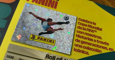 La postal 00, dedicada al logotipo de Panini, forma parte de la serie de postales especiales del álbum. Junto con otras figuritas temáticas, integra el grupo de estampas que alcanzan algunos de los precios más altos en la venta oficial por unidad.