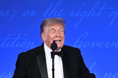 Donald Trump enfrenta una demanda por cobrar por el acceso anticipado a sus publicaciones en Truth Social.