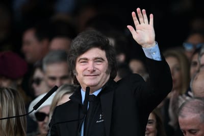 El presidente de Argentina, Javier Milei, impulsa medidas para cobrar la atención médica no urgente a extranjeros no residentes en hospitales públicos nacionales.AFP
