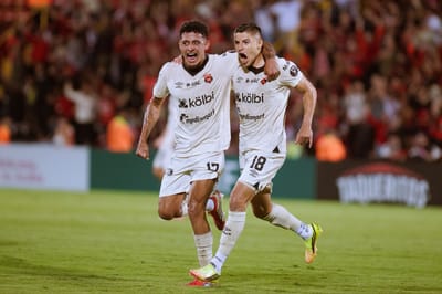 Ronaldo Cisneros celebrando. Cortesía LDA