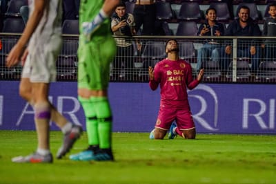 Newton Williams celebra en La Cueva