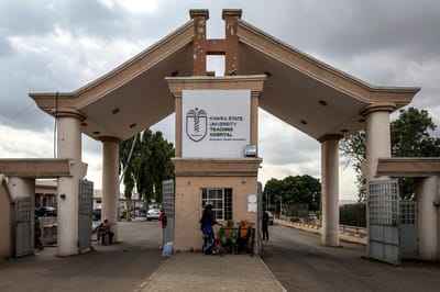Vista general de la entrada al Hospital Universitario Estatal de Kwara en Ilorin (AFP)