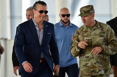 El secretario de Defensa de Estados Unidos, Pete Hegseth, durante su visita a Panamá, donde anunció planes para ampliar las operaciones contra el narcotráfico en Latinoamérica.AFP