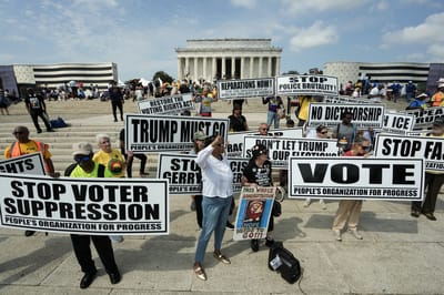 Activistas por los derechos civiles participan en una manifestación en Washington para defender el derecho al voto y protestar contra las restricciones impulsadas por Donald Trump.AFP
