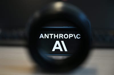 Dario Amodei, director ejecutivo y cofundador de Anthropic, pidió reducir el ritmo de desarrollo de los modelos de inteligencia artificial y advirtió sobre los riesgos de esta tecnología.