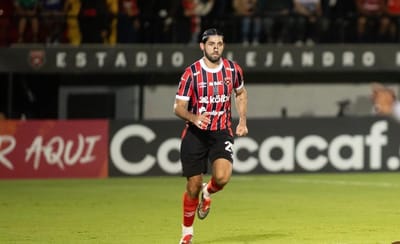 Aaron Salazar defensa de Alajuelense.