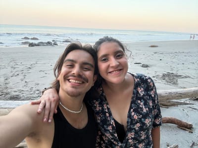 Draymell Díaz y Karen Matamoros durante su reencuentro en Montezuma, Costa Rica, en agosto de 2026.