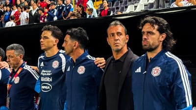 Fernando Batista junto a su cuerpo técnico. Foto Valeria Salazar.