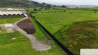Una de las nacientes termales fue tapada con tierra dentro de la propiedad que desarrolla la finca Hybrida Farms.