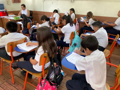 estudiante aula MEP