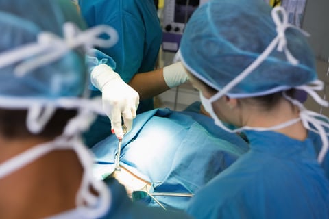 Médicos especialistas piden no hacer horas extra ante cambio en reglamento de pago