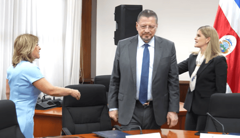 Magistrado cuestiona a Chaves por recortes: “¿Está a favor del crimen organizado y del narcotráfico?”