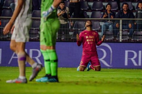 Newton Williams celebra en La Cueva