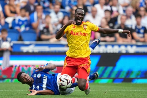 Jeyland Mitchell junado con el Estrasburgo. (Photo by SEBASTIEN BOZON / AFP)