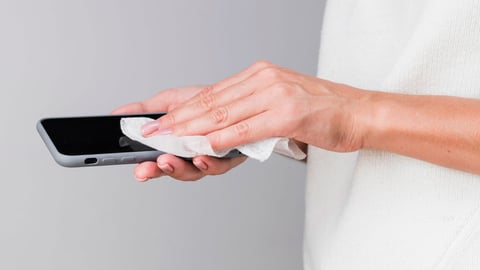 Conozca los productos que debería utilizar para limpiar su teléfono.