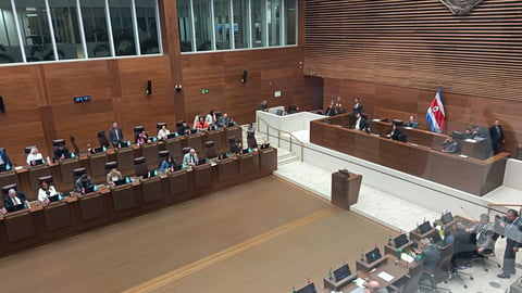 16 diputados consultan plan de jornadas 4×3 ante la Sala IV