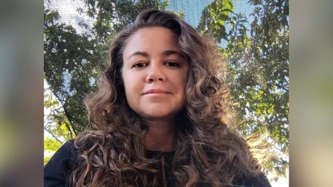 Creadora de contenido denunciada por la DIS afirma que tuvo que exiliarse