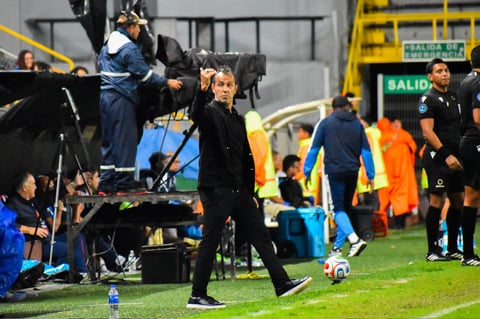 Fernando Batista, técnico de la Selección Nacional.