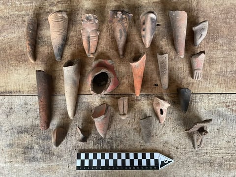 Hallazgo arqueológico en reconstrucción de liceo tendría más de 2.000 años