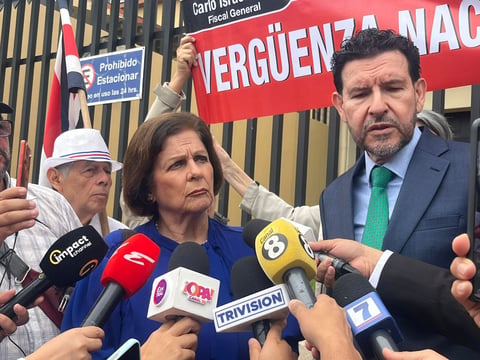 Pilar Cisneros sale de Fiscalía tras audiencia de una hora: indagatoria quedó para octubre