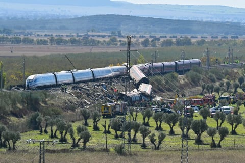Cifra de muertos por choque de trenes en España ya llega a 64