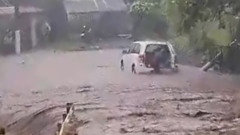 Fuertes aguaceros azotan Heredia y provocan calles convertidas en ríos, rescates e inundaciones