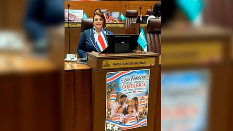 Diputada del PPSO impulsó prohibición de carteles en curules, pero su fracción también los usó
