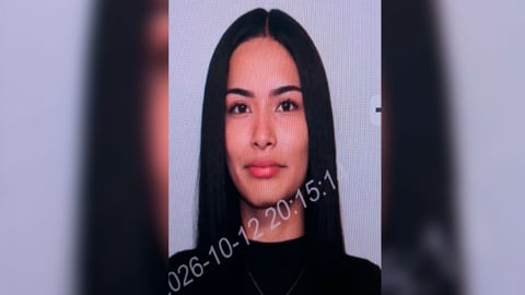¡Vea la foto! Ella es la principal sospechosa de matar a estadounidense