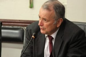 El diputado Ottón Solís respalda la propuesta.