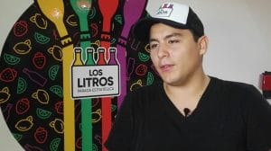 Aunque es una idea de 3 amigos, James es quien está frente al negocio.