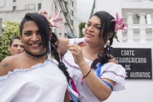 Sólo 4 de 10 transexuales logran ganar secundaria