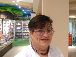 Lucrecia Debravo afirma que la poesía de su padre es actual porque toca el alma del lector. (Foto NPR)