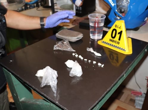 Autoridades decomisaron droga y un arma de fuego en la casa del sujeto | Cortesía