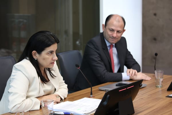 Marta Esquivel, presidenta ejecutiva, junto a Picado | Cortesía